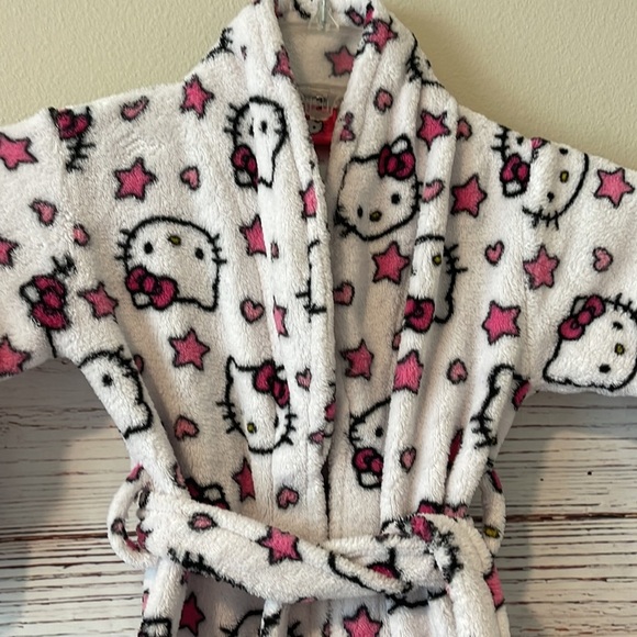 Hello kitty bathrobe - Picture 3 of 7
